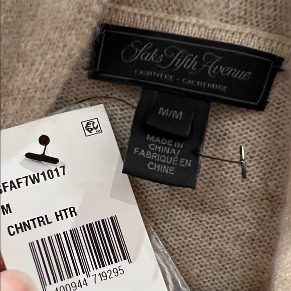 Saks Fifth Avenue Cream & Beige Women's Luxurious Cashmere Cardigan NEW size M - Picture 3 of 8